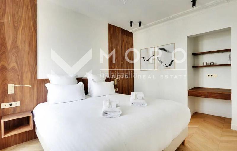 Foto c5aaf7b0-2d7a-4beb-b332-6f0ecf4c9314. Piso ático de lujo en reforma integral en Goya luz, vistas y terraza privada en Madrid