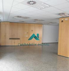 Lloguer Local Comercial a San Francisco. Alquilerventa de local en lucena, zona san francisco