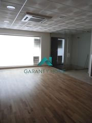 Lloguer Local Comercial a El Carmen - La Barrera. Local comercial con sótano en la barrera, lucena