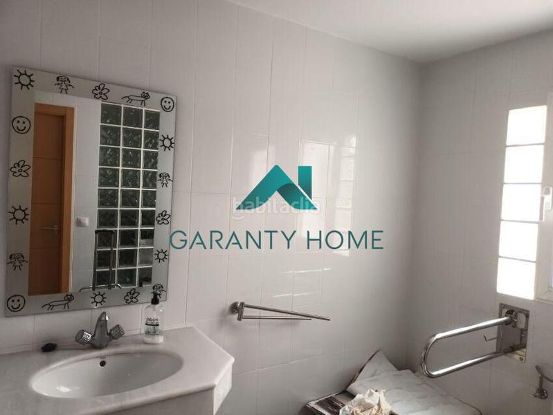 Foto c19009db-7756-48a6-aba8-6bc96f9ea87e. Oficina amb calefacció a Manantiales-Estación de Autobuses Torremolinos