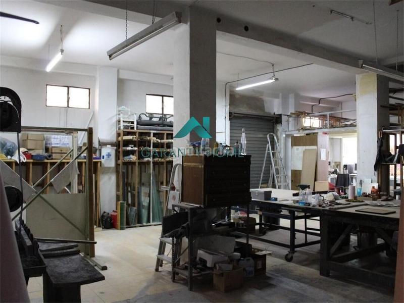 Foto 517c03f0-8a15-46f7-8873-f0bbef3d0667. Lloguer local comercial a San Pablo Sevilla