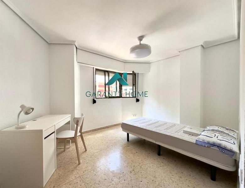 Foto 99245adb-01ec-4643-a87b-dd9aca3e3b88. Alquiler piso  ideal para estudiantes en alquiler en primado reig, ! en Valencia
