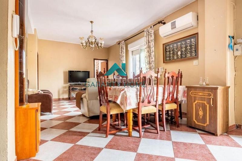 Foto a123f9dd-83b0-4d6e-bcbb-b14dfb43bf91. Casa  y local en venta en Camas