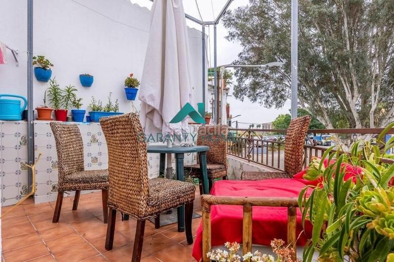 Foto f46dbeb4-bbd4-43b6-8ac3-84663d1f8acc. Casa  y local en venta en Camas