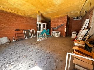 Alquiler Local Comercial en Montserrat-Parque Empresarial. Se alquila local en bruto con 1 año de carencia!