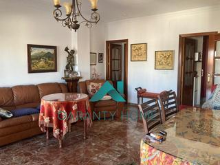 Appartement à Priego de Córdoba. Piso con garaje y ascensor en el centro de priego