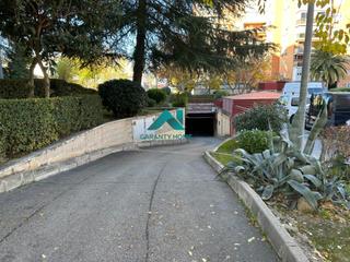 Aparcament cotxe a La Espinilla-Parque Blanco. En venta plaza de garaje para coche grande en coslada