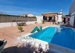 Casa a San Francisco. Se vende o se alquila con derecho a compra chalet en lucena
