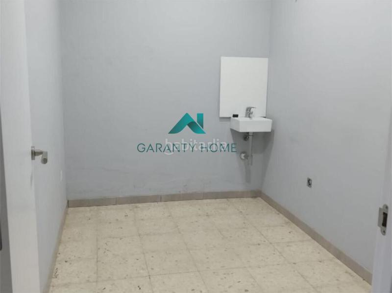 Foto 897c81c3-e946-48fb-ab47-0b8ae56fdc16. Rent business premise in Parque Alcosa Sevilla