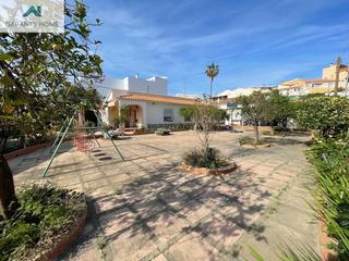 Xalet a Torre de Benagalbón. Chalet en venta en torre benagalbón
