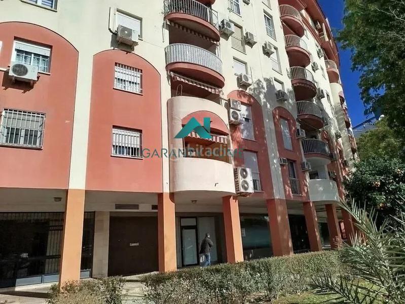 Foto 5f521b3e-3b34-447a-9cff-b927cc21d4ad. Location local commercial dans colores - entreparques Sevilla