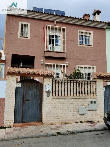 Foto 7f24e8e4-287c-46cf-84dc-1c72f7755af9. Casa aparellada amb calefacció aparcament piscina a Málaga