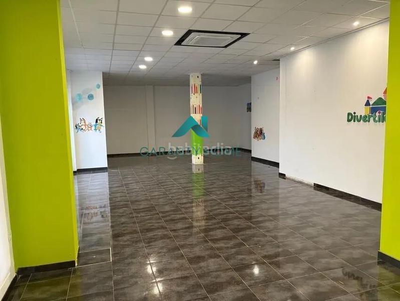 Foto cc4439fc-b2cd-4df6-965c-a0fdc3b80ab5. Location local commercial dans Nules