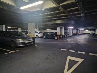 Parking coche  Calle libertad. Plaza de garaje en venta, vigilancia 24h