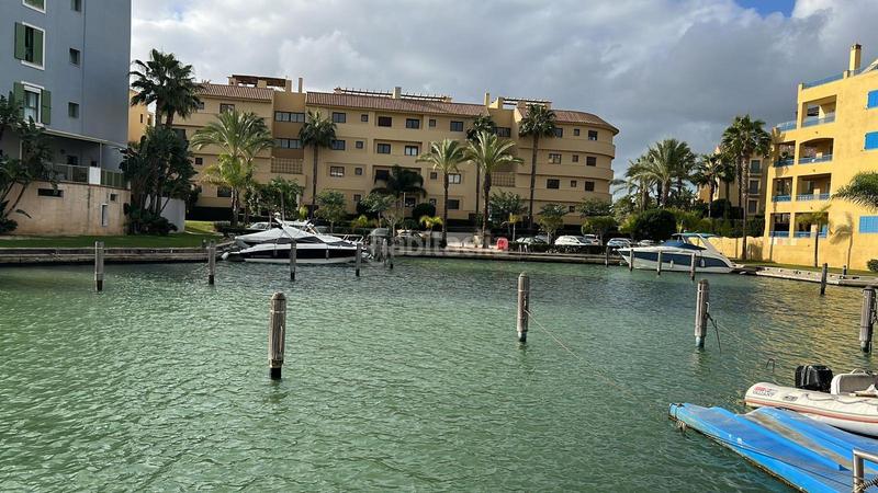 Foto e8b1e22a-0218-4ed2-97be-ef609c3aba0f. Dúplex amb aparcament piscina a puerto de Sotogrande-la marina Sotogrande