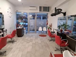 Local Comercial a Lasarte - Oria. Se vende local comercial con actividad de peluquería a pleno ren