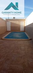 Casa a Torredonjimeno. Casa en torredonjimeno con patio privado y piscina