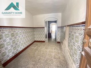 Casa in Torredonjimeno. Casa en torredonjimeno con patio interior y gran potencial
