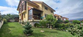 Casa aparellada a Rasines. Se vende chalet pareado en rasines