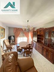 Etagenwohnung in Torredonjimeno. Piso en torredonjimeno con gran amplitud y precio rebajado