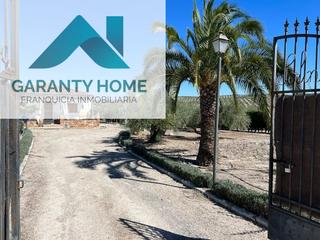 Masia a Martos. Finca de olivar con casa reformada y 4 fanegas valladas en la ca