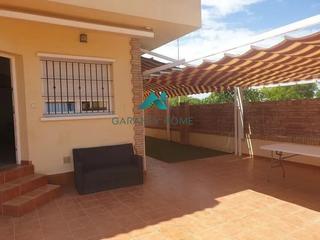 Towny house in Pilar de la Horadada Ciudad. Chalet pareado en venta en zona pueblo, pilar de la horadada