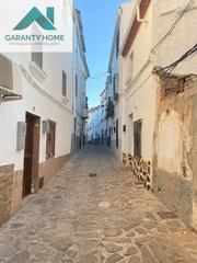 Casa a Martos. Casa con terraza y patio en martos centro para reformar  17.000