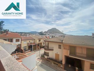 Maison à Martos. Casa con terraza, cochera y vistas en carretera de santiago mart