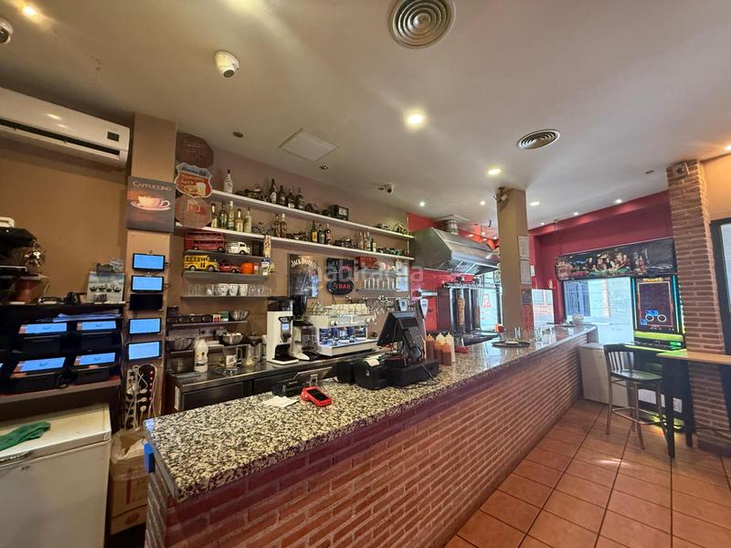 Foto 61597ab0-baa0-46c8-82b5-df79fd69972a. Alquiler local comercial traspaso de cafetería en el corazón ! en Fuenlabrada