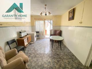 Casa a Torredonjimeno. Casa de 115m con patio y terraza para reformar en zona semicéntr