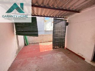 Casa a Torredonjimeno. Casa en torredonjimeno con patio, terraza y buhardilla