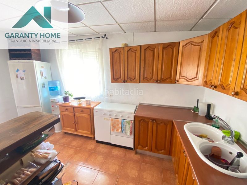 Foto 4733794c-c898-4016-965e-c2191140bca0. Chalet finca con piscina y placas solares en Torredonjimeno