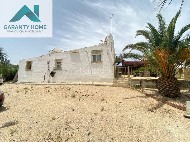 Foto bbe68480-1857-447c-b819-10934b4d3290. Chalet finca con piscina y placas solares en Torredonjimeno