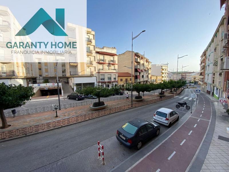 Foto 76ef8ae2-9d37-44ad-bdad-70a637bda82c. Piso  con ascensor en pleno centro 3 habitaciones, 3 trasteros y solo 95.000 en Martos