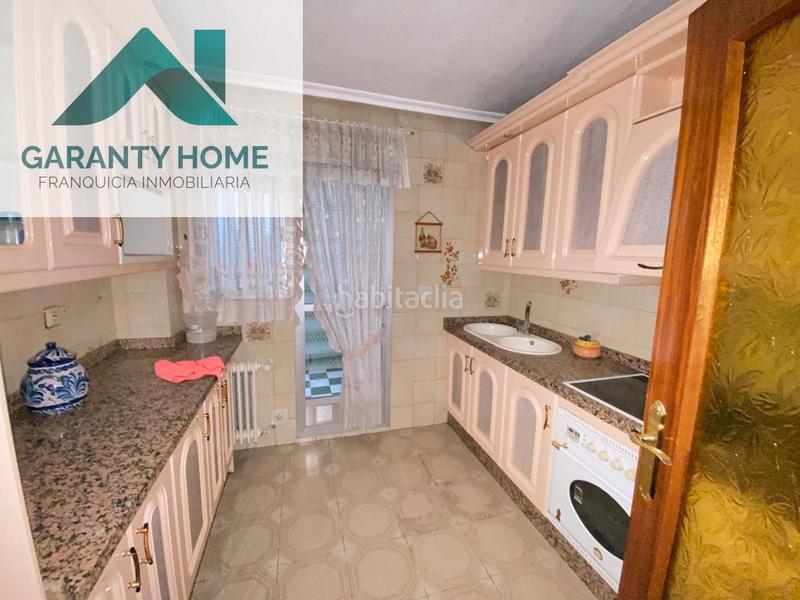 Foto dfd99535-2528-47b0-8c96-60d45519f32b. Piso  con ascensor en pleno centro 3 habitaciones, 3 trasteros y solo 95.000 en Martos