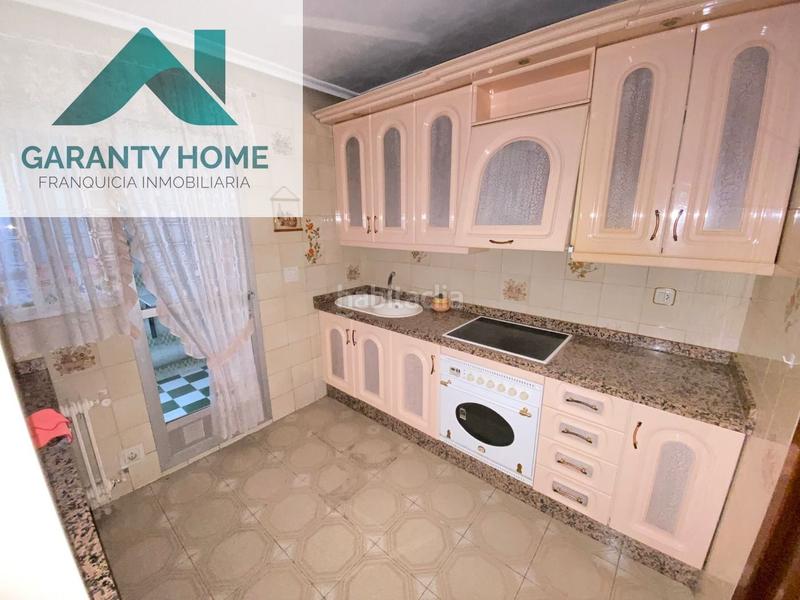 Foto fb338615-860b-4918-8c68-cd8f3d37e294. Piso  con ascensor en pleno centro 3 habitaciones, 3 trasteros y solo 95.000 en Martos
