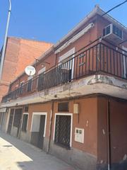 Casa a Santa Bárbara. Casa y local  en barrio santa barbara toledo