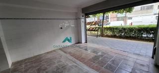 Lloguer Local Comercial a San Pablo. Local de alquiler en huerta santa teresa, sevilla