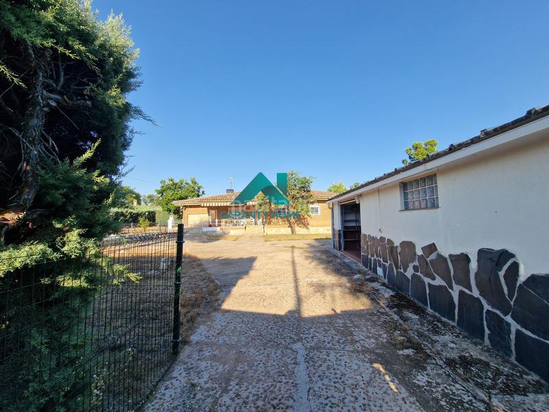 Foto 0e432b45-dabb-4152-9451-6f6cf84e44d1. Casa con riscaldamento parcheggio piscina in Villar del Olmo