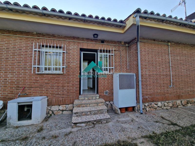 Foto d373d75b-3fc4-499a-bb2d-b242c176d174. Casa con riscaldamento parcheggio piscina in Villar del Olmo