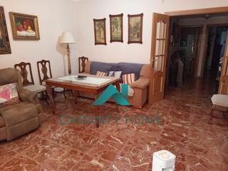 Appartamento in Priego de Córdoba. Piso amplio con vistas a la fuente del rey en priego