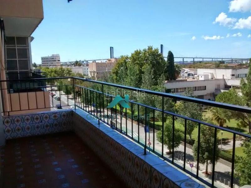 Foto b836b163-a658-4974-badc-6fb0b07c707f. Miete etagenwohnung mit heizung in sector sur - la palmera - reina mercedes Sevilla