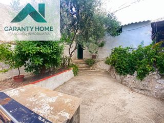 Reihenhaus in Ctra. Circunvalación - La Magdalena. Casa con patio en la magdalena  inversión para reformar en jaén