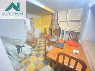 Casa adossada a Ctra. Circunvalación - La Magdalena. Casa con patio en la magdalena  inversión para reformar en jaén