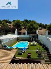 Maison jumelée à Distrito Zeta - Recinto Ferial Cortijo de Torres. Chalet pareado en venta en calle irlanda 71
