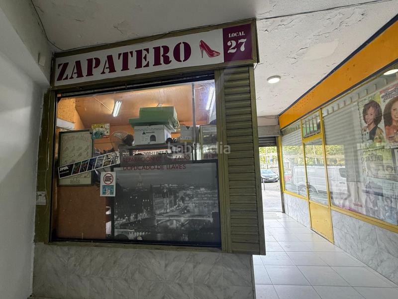 Foto d3e25e82-ee6f-403f-beb6-24264469fa40. Traspaso local comercial traspaso de zapatería con clientela fija! en Móstoles