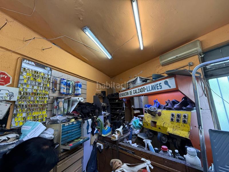 Foto e7e6d0d5-7b2e-43f0-97d6-a97929cd7043. Traspaso local comercial traspaso de zapatería con clientela fija! en Móstoles