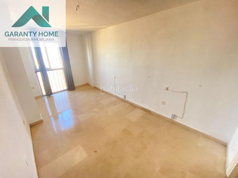 Foto 2473df8f-1829-4858-8331-c58bffb7d4cc. Alquiler piso  en alquiler en el gran eje 4 dormitorios, piscina y portero larga temporada en Jaén