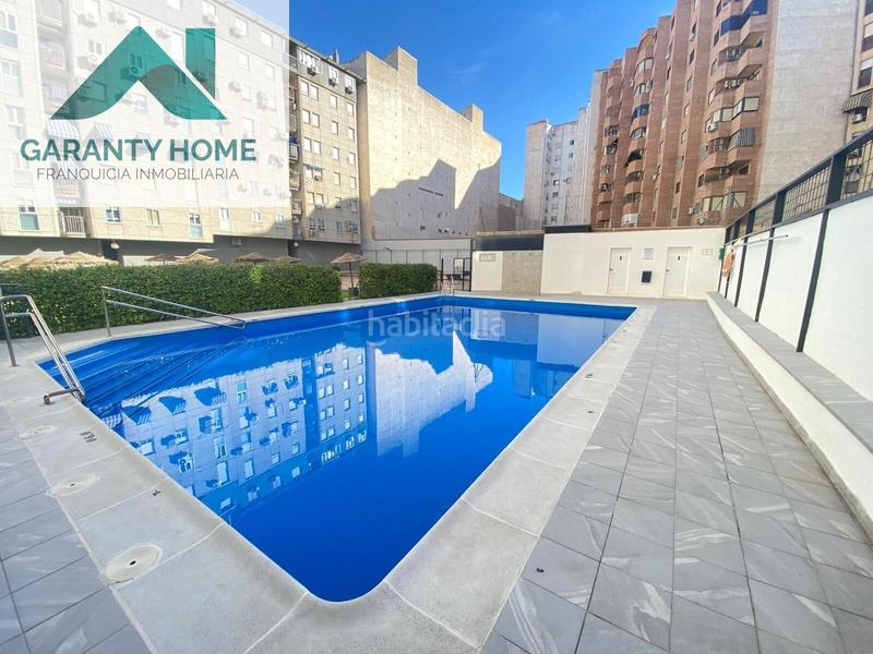 Foto f9372bd5-cfc9-48e6-ae31-4029399b09e5. Alquiler piso  en alquiler en el gran eje 4 dormitorios, piscina y portero larga temporada en Jaén