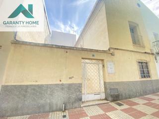 Doppelhaus in Peñamefecit - Avda Barcelona. Casa en buena zona de jaén con patio, terraza y 2 plantas  175.0